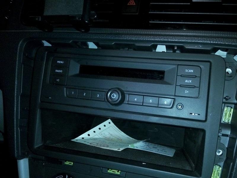 开瑞优优汽车音响主机怎么拆
