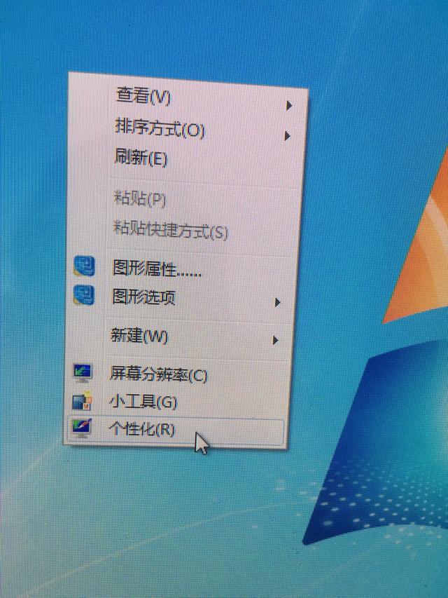 一个电脑屏幕带两个主机