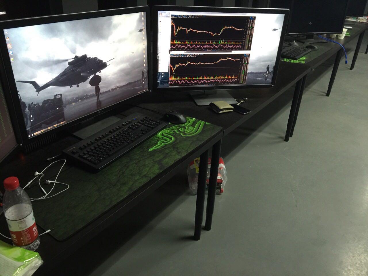 一台主机一台显示器