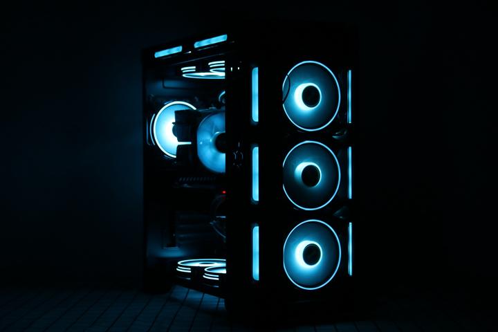 发光透明主机多少钱