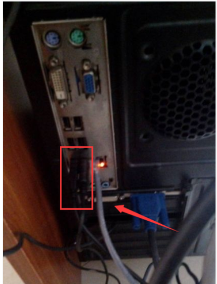 主机电源开关按下去后弹不起来