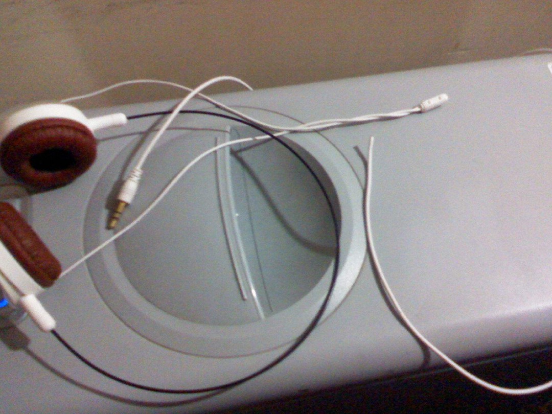 耳机线主机后面怎么接线