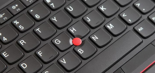 主机按钮是红色的