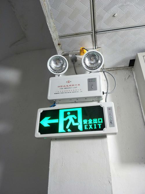 主机里的风扇很吵怎么办