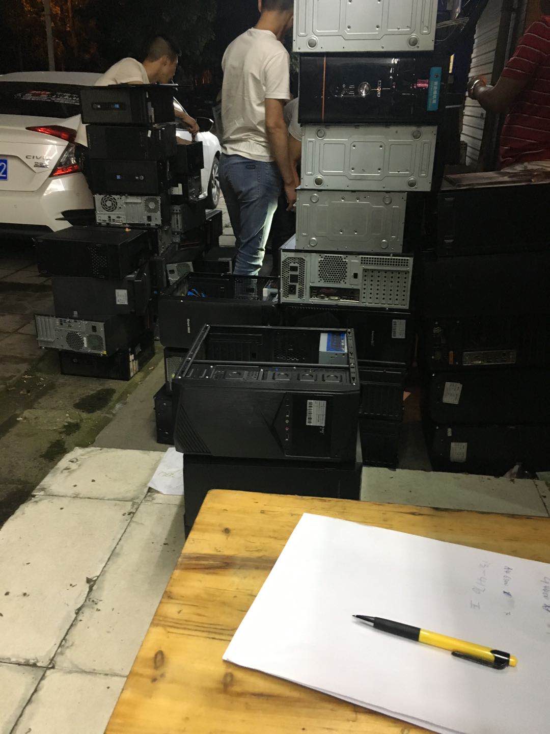 废品收购站里淘电脑主机