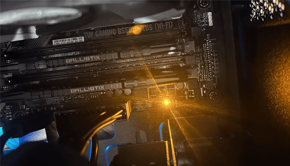 电脑主机宽带口一直闪黄灯