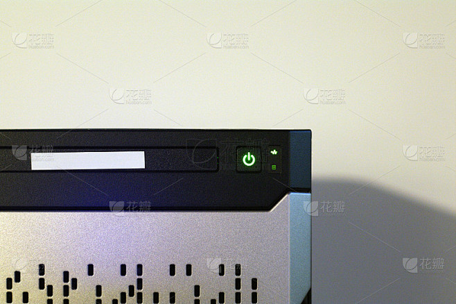 服务器主机电源键在哪里