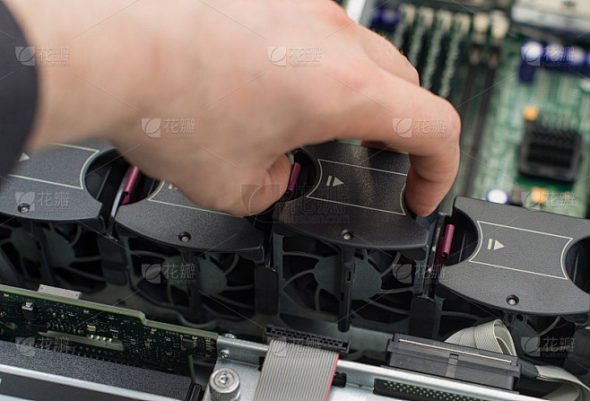 电脑主机风扇胶安装