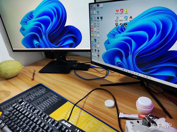 电脑主机带三个显示器有影响吗