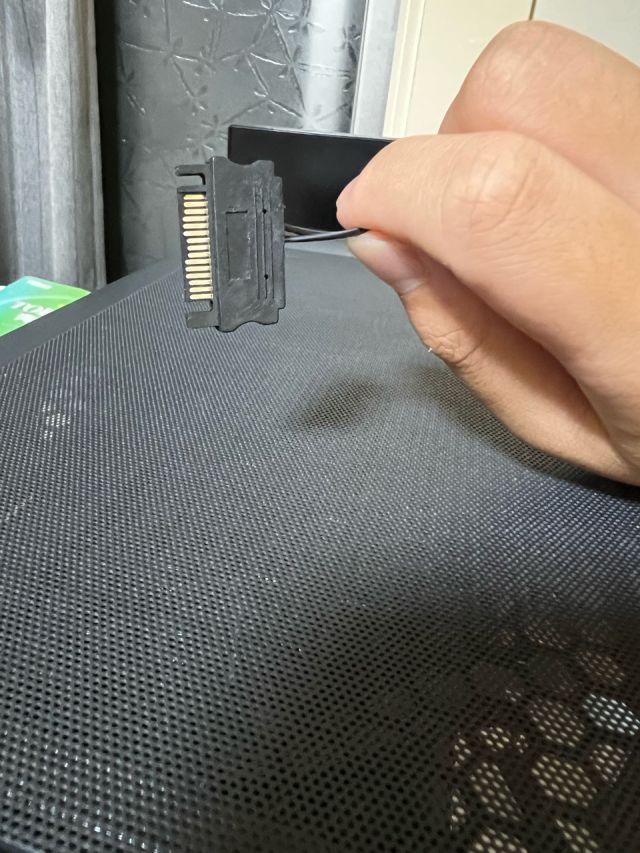 电脑主机大线插根铁线有什么用