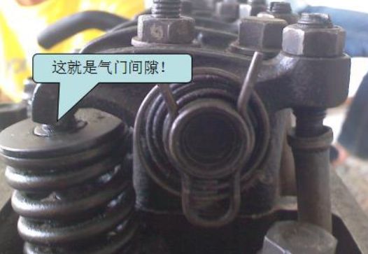 船舶主机烟囱冒火星什么原因