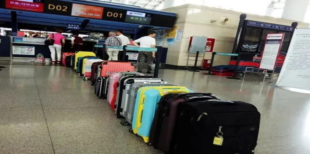 主机装行李箱飞机