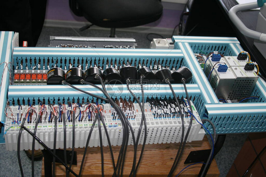 虚拟机主机单独控制器