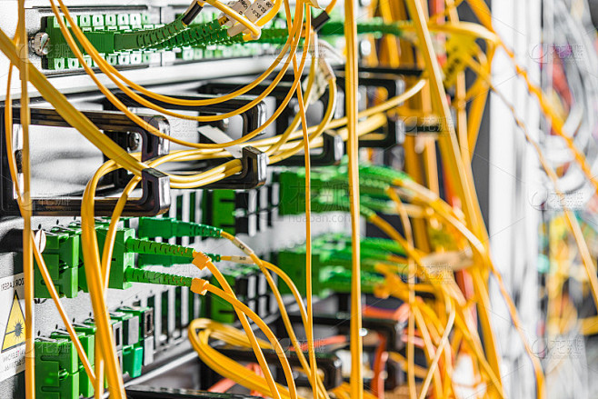 服务主机连接设备平台服务器