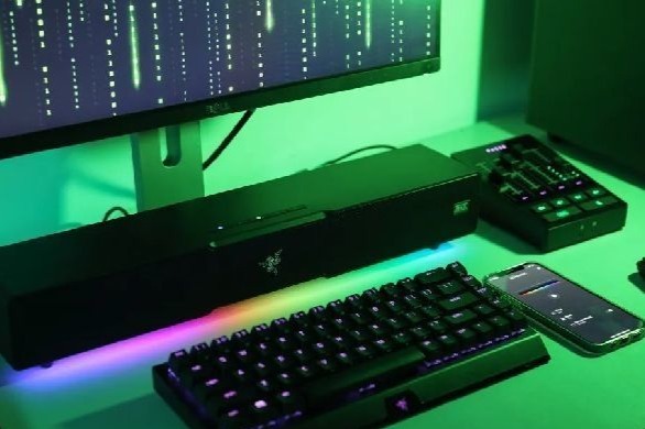 雷蛇利维坦巨兽怎么连接电脑主机