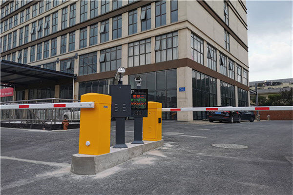 车号主机智能跟踪装置