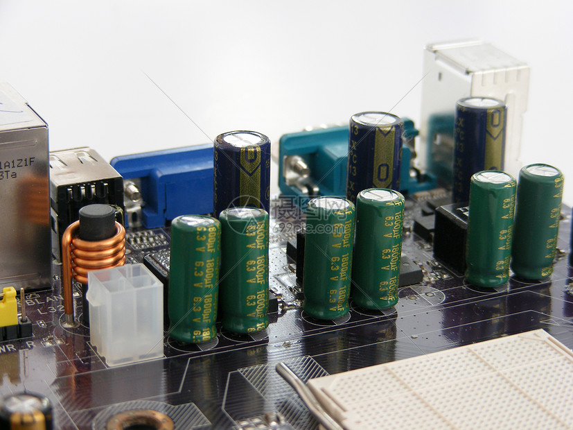 通常说微型计算机的主机包括