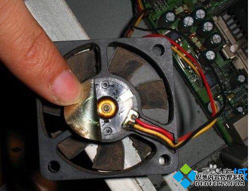 主机风扇转动但无法开机
